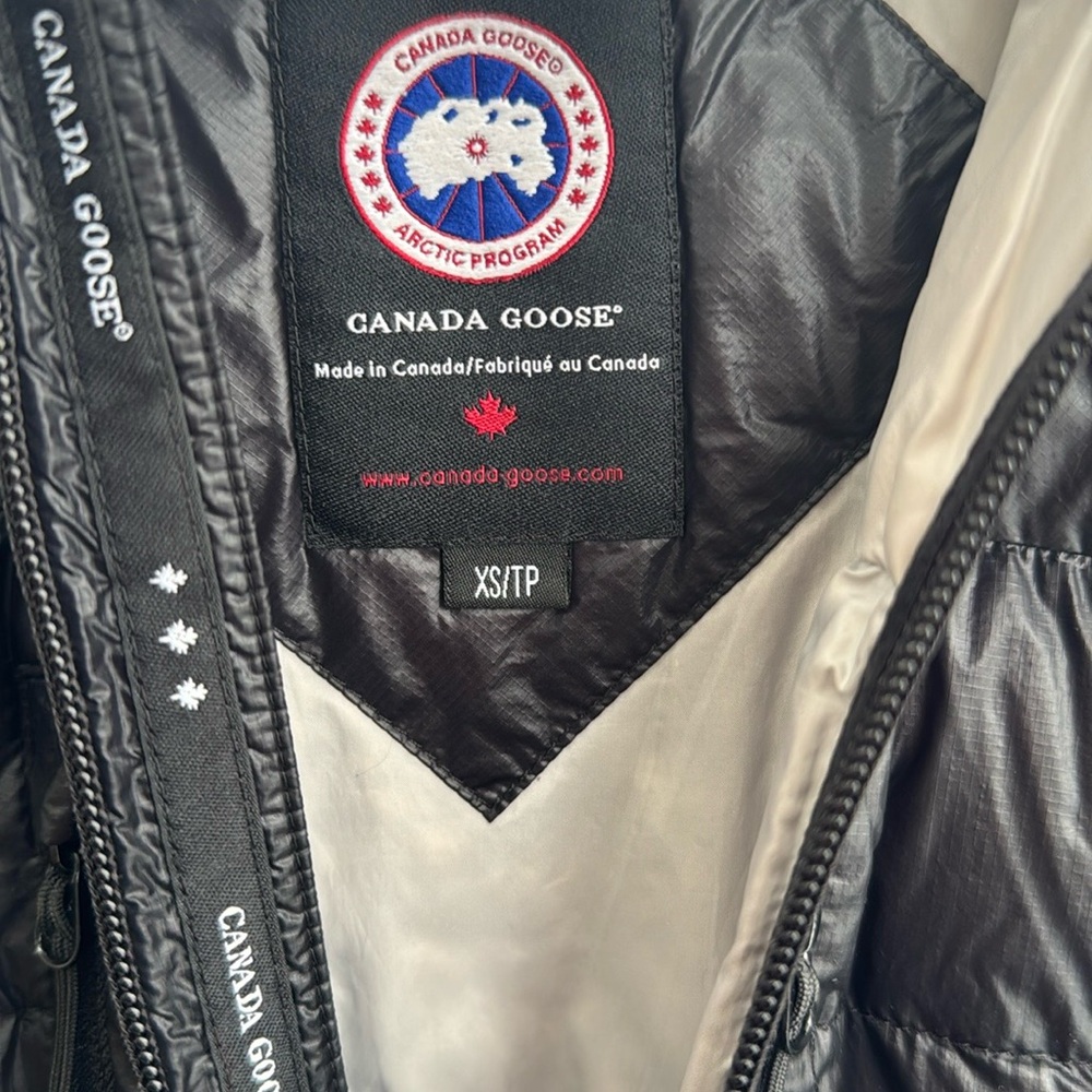 Canada Goose Women’s Black Puffer Jacket - Picture 4 of 8
